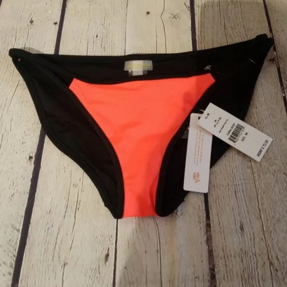MAKE OFFER ~ ☀️🏖 NW PILYQ Barcelona Bikini Medium bottoms, $72.00 - Picture 1 of 4